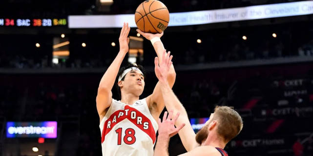 CBA|现役黄种人最强？渡边单场轰26分13板，周琦NBA生涯才24分22板！