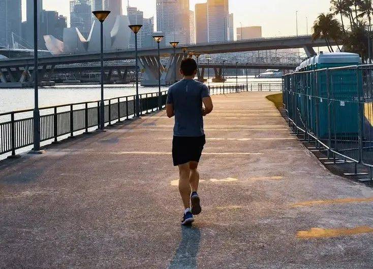 伤害|为什么长期跑步的人变瘦了也变老了？