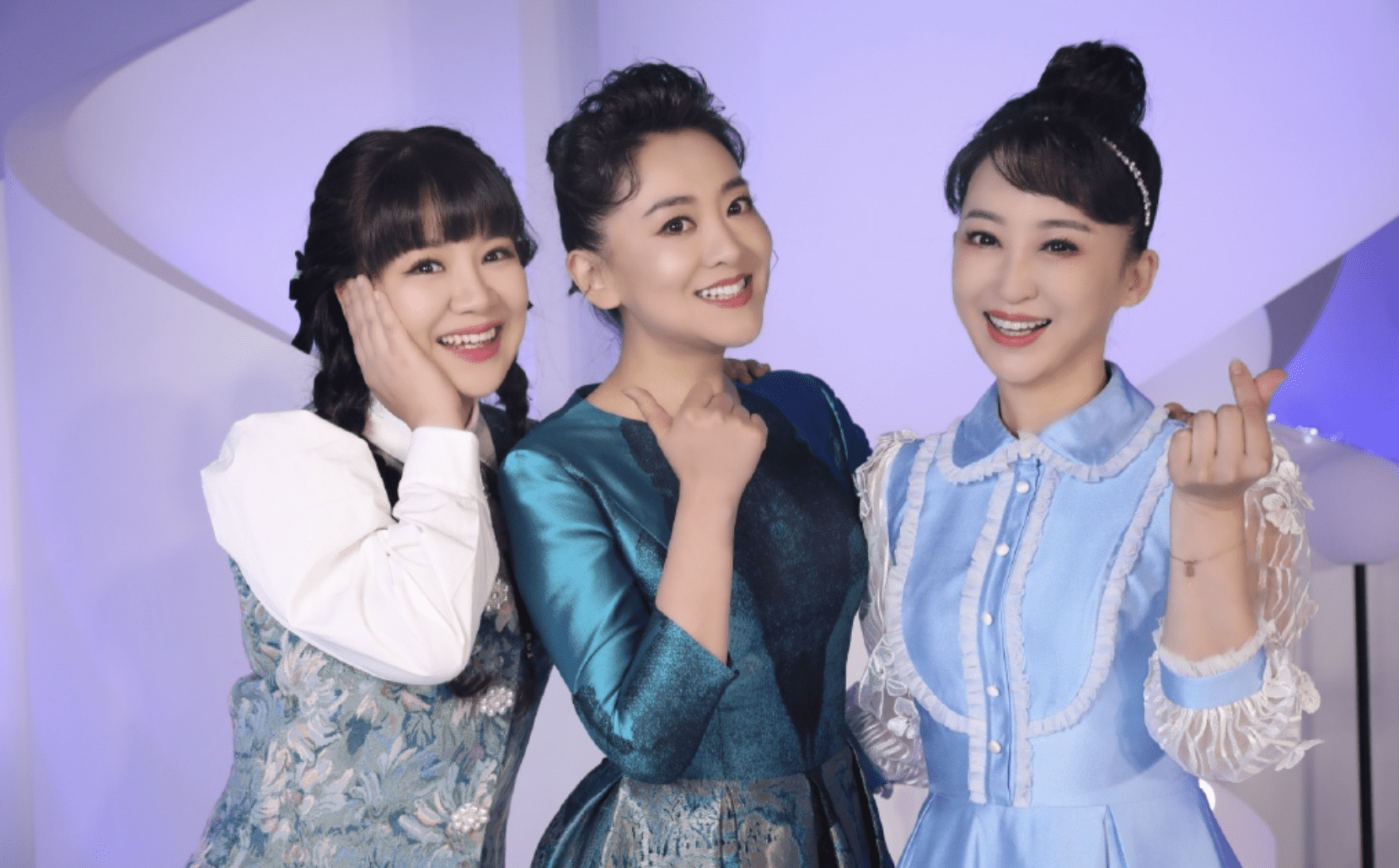 央视主持人红果果绿泡泡夫妻被调侃女方怒斥网友开玩笑没有度