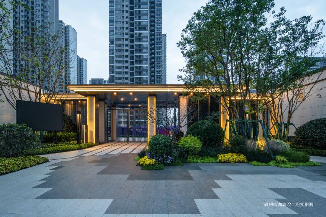 融创郑州:御湖宸院实力出圈丨韧性_业主_交房_品质