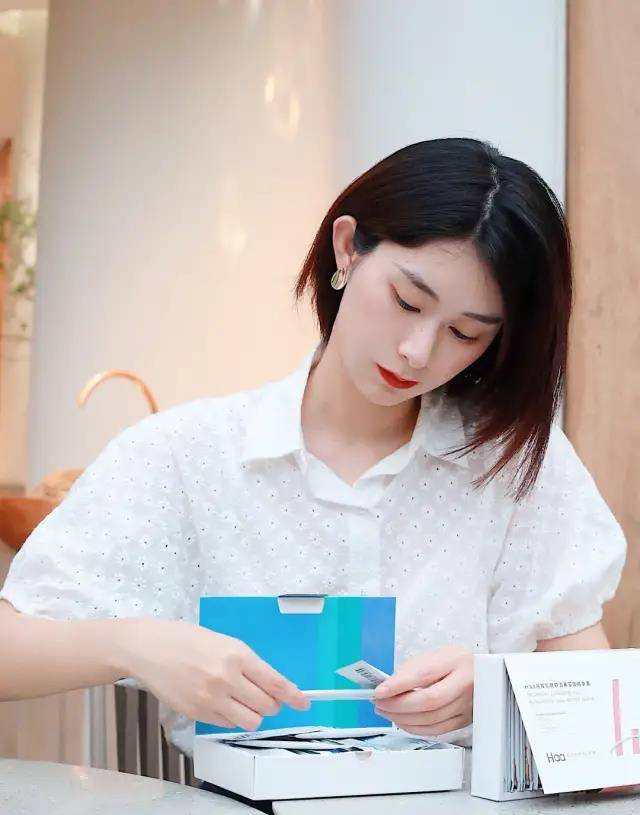 后首大S离婚后首露面，最新生图被疯传，这颜值唬到我了