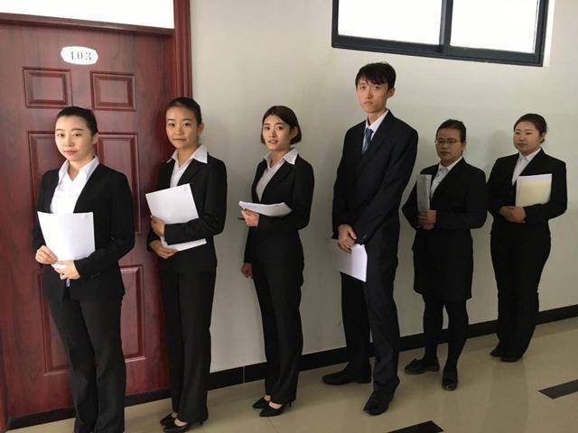 2022国家公务员面试穿着有门道衣服颜色可以决定谁能上岸