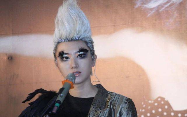 发型头上能干这么多事！女明星奇葩发型数不完，丑拒，但笑得捂不住嘴