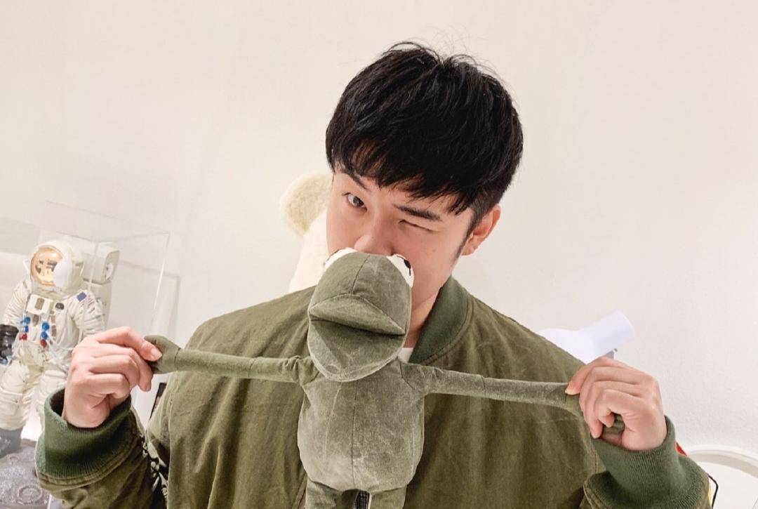 与陈赫离婚5年许婧晒外籍男友正面照颜值身材胜过前夫