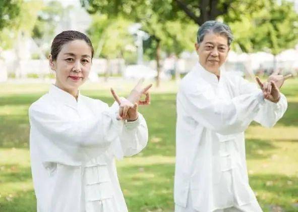 心脏黛维依祛斑：开始出现黄褐斑，身体有这5个表现,你已经老了