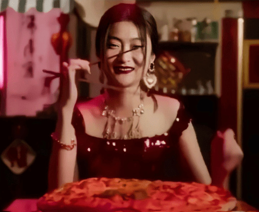 品牌 一波未平一波又起,奔驰又现“眯眯眼”广告,品牌审美应与时俱进