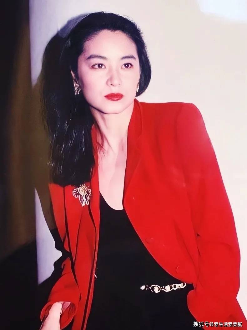 Vuitton嘉宜老师小课堂：一出道就“碰瓷”张柏芝的95年小花凭什么成为新一代内娱颜霸