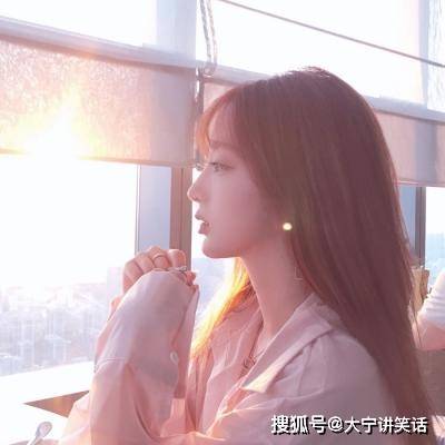 广场搞笑gif：猫咪，不要在二哈面前疯狂的试探了，小心挨打