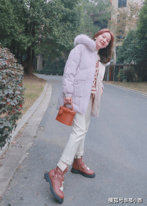 显得 羽绒服+牛仔裤才是绝佳cp！不管高矮胖瘦都能穿，认真过冬没错了