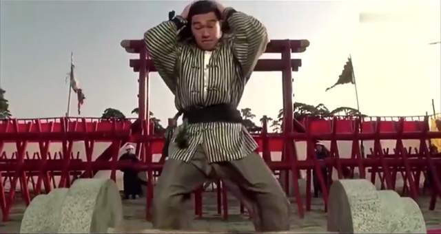 自黑周琦力量房训练举重举不动网友嘲笑杠铃片还没鸡蛋灌饼厚