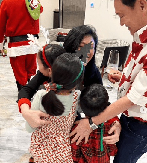 英拉与他信一家大团圆过节,英拉儿子,他信孙辈都来了_开心_哥哥_女儿