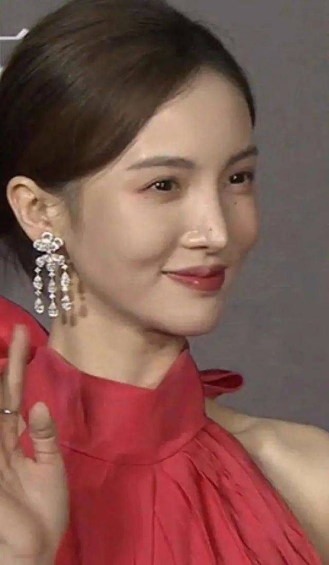后遗症那些乱整鼻子的女星还好吗？后遗症一大堆，杨幂金晨都开始崩了