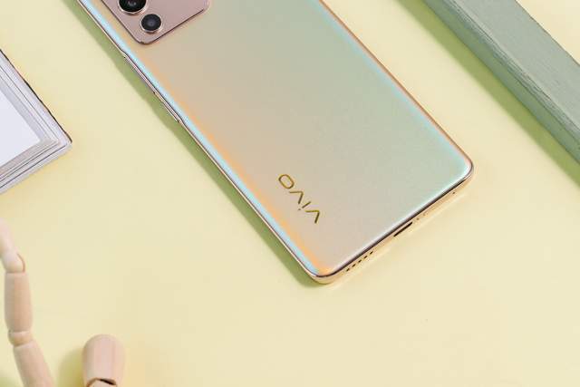 系列|vivo S12 Pro外观有多惊艳？光致变色玩出新境界