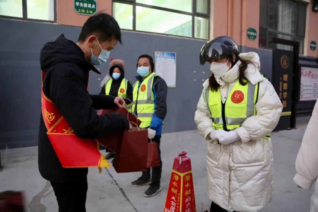 校园|“ 鑫马集团，立足校园，服务社会 ”，3000份“爱心早餐”，以温情溢满寒冬