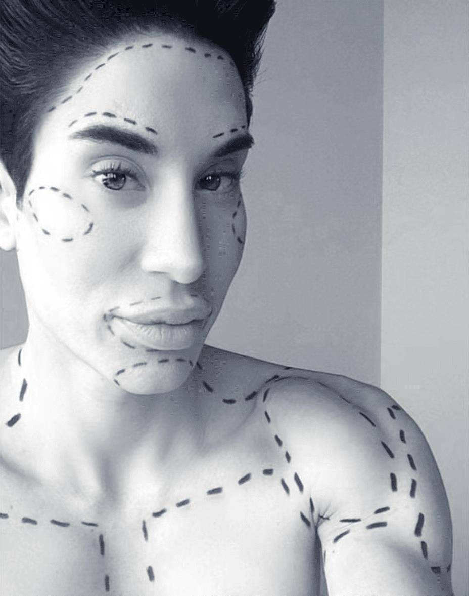 什么10年整容190次,变身猛男芭比,辣眼全网:什么?连全身肌肉都是假的?