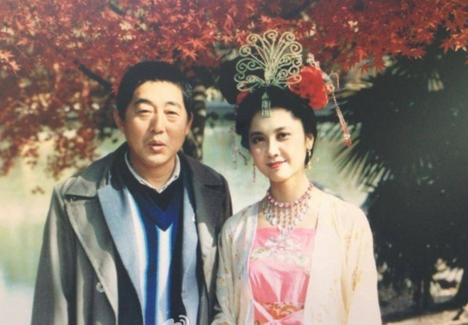 摄影|女儿国国王朱琳近照曝光,戏外爱摄影,67岁依旧美成焦点