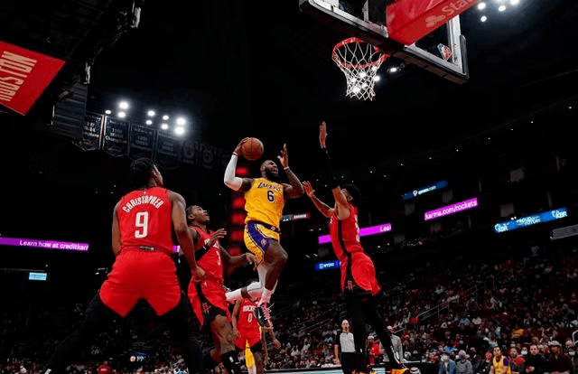 比賽|比肩喬丹！近5戰(zhàn)場(chǎng)均34＋10＋6，湖人戰(zhàn)績(jī)不佳但詹姆斯理應(yīng)得到尊重