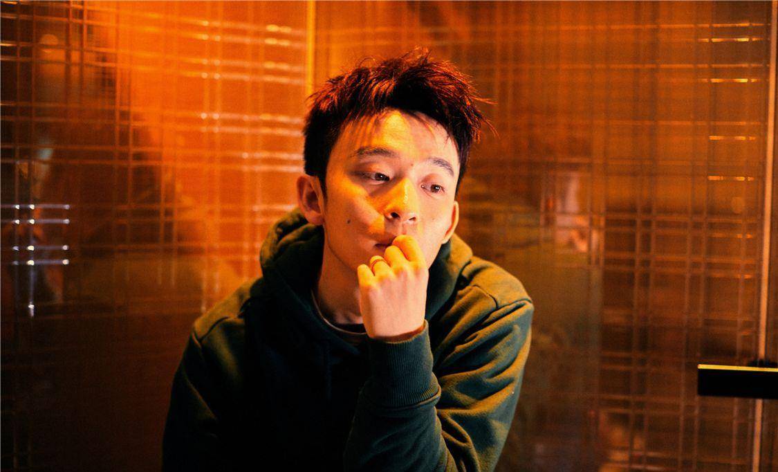 佼佼者|星二代中的佼佼者，20岁成影帝，24岁结婚生女，旗下有11家公司