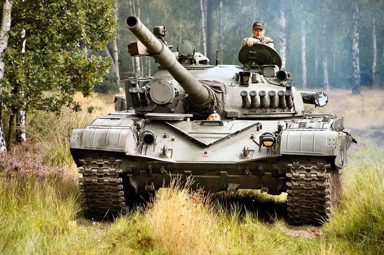 t72坦克在刚刚推出时,是如何把西方忽悠得一愣一愣的?