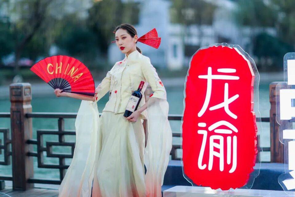 因为|龙谕葡萄酒姑苏之夜高端对话:阅尽千帆 会发现美好就在身边