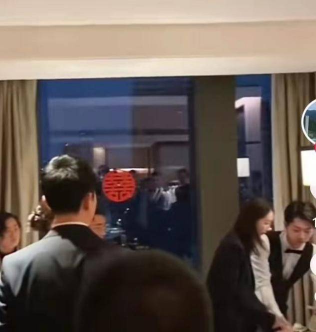 王鸥 王鸥现身妹妹婚礼，不做造型太低调，同父异母妹妹颜值被龅牙拖累