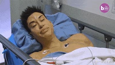 什么10年整容190次,变身猛男芭比,辣眼全网:什么?连全身肌肉都是假的?