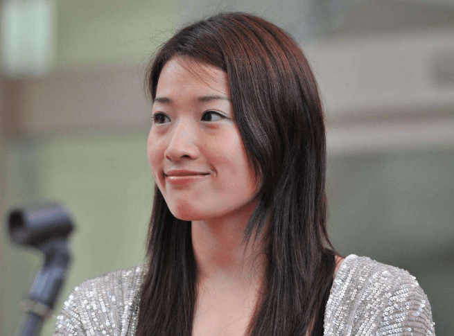 罗雪娟退役后不久,就和有着"中国核能之父"的卢鹤绂的孙子卢晓谈恋爱