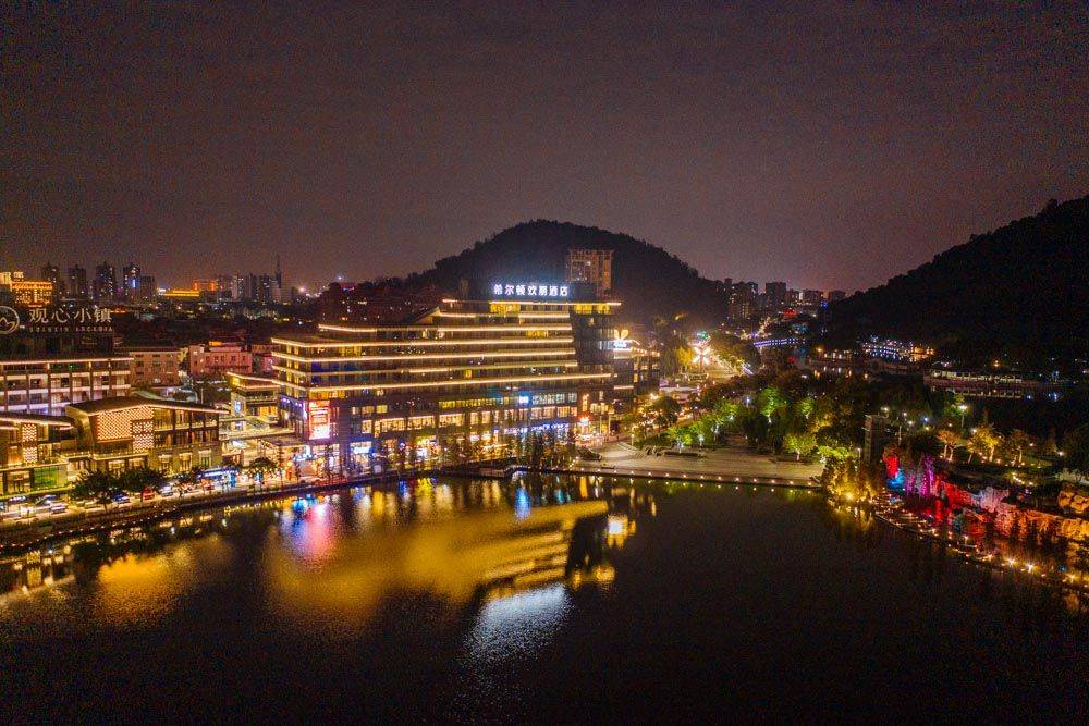 夜景的好地方,就好像今天小朋友給大家介紹的,就是西樵山底下的聽音