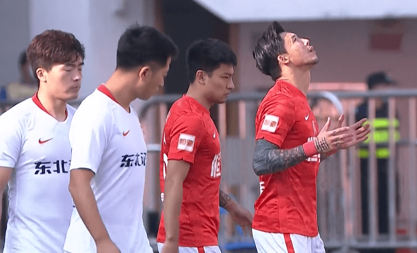 广州|2-0！广州双杀亚泰，锁定中超前三，球员郑智脾气依旧火爆