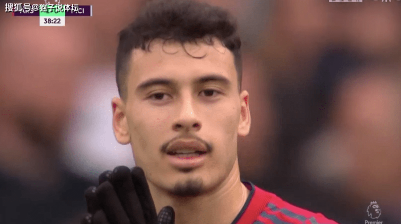 英超|2-1！补时逆转绝杀 英超15亿对决 2分钟内天堂到地狱：被判点球+空门打飞+红牌