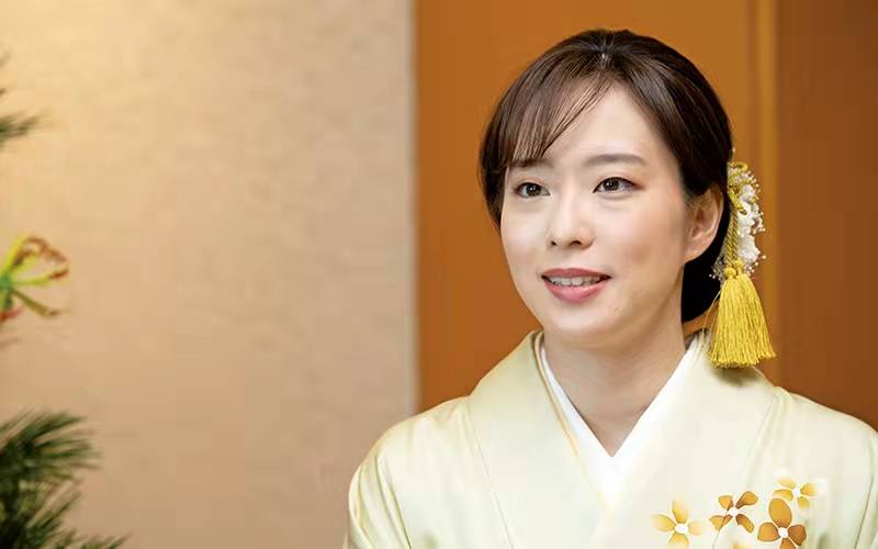 东京|石川佳纯穿和服亮相，美艳不可方物！29岁日本女队长，有着东方女性的柔美