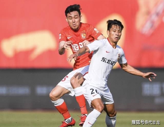 广州|辣眼睛！杨超声过掉门将后空门打飞，球迷：符合国足选材标准