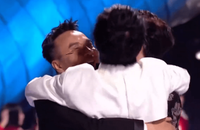 零点|那些藏在跨年夜中的感人时刻！何炅穿过人群拥抱吴昕，整破防了