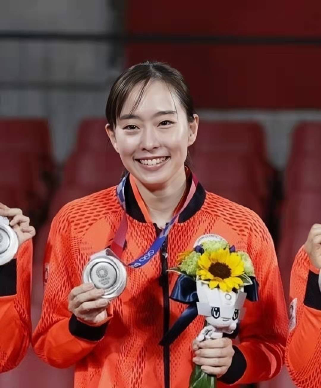 东京|石川佳纯穿和服亮相，美艳不可方物！29岁日本女队长，有着东方女性的柔美