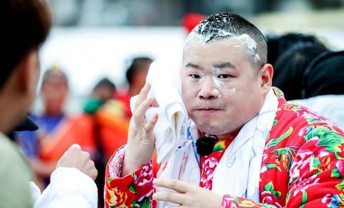 节目组|体力差的岳云鹏，成“极限男团”拖油瓶，为何节目组不将他换掉？