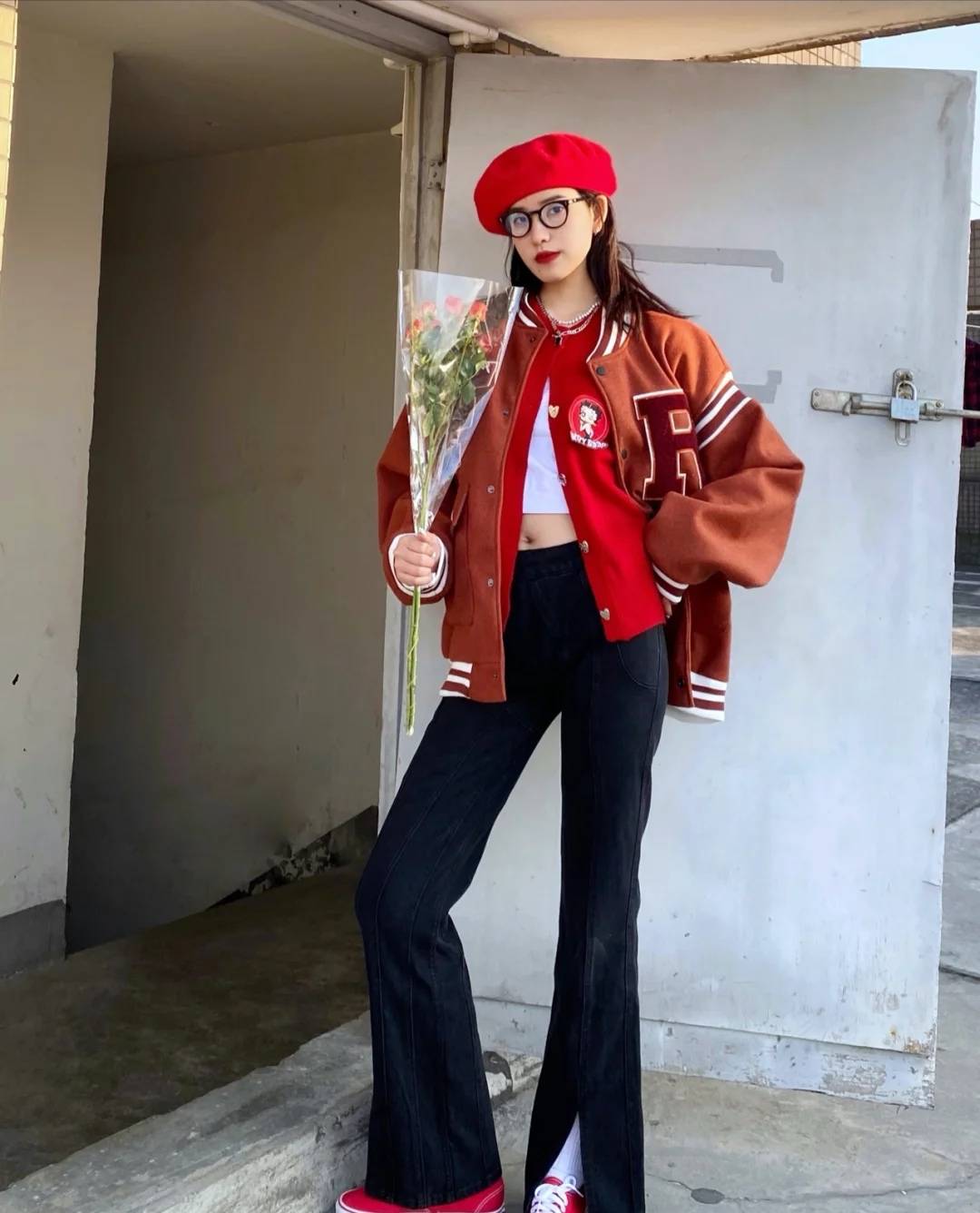 黑色 过年打造时尚穿搭,建议少穿“红一套”,这几种配色更吸睛