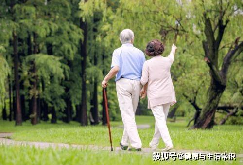 男性开始衰老还会会伴随“2大2小”？不妨对照自查，若没中或还年轻