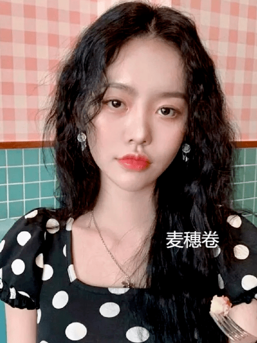 卷发选好合适发型对我们的气质有很大提升