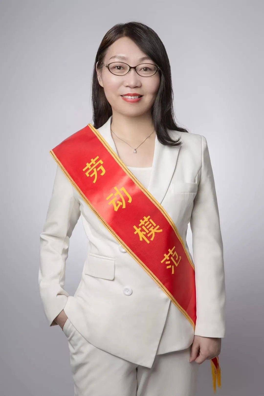 工匠精神献力美好普陀区政协委员蔡红梅