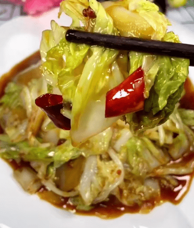 酸辣白菜的炒法 938c16f1ead745258b8a07ead084fc60.png
