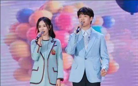 魏大勋杨幂同台采访 0afcaa932d314cc9b4d007576c030b8e.jpeg