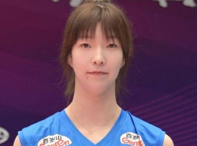 王媛媛|中国女排24岁副攻宣布退役，郎平痛心，背后原因让球迷心疼