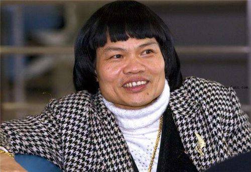 他被称最丑演员,妻子一夜之间败光财产,儿子喜欢浓妆打扮_叶小霆_长相