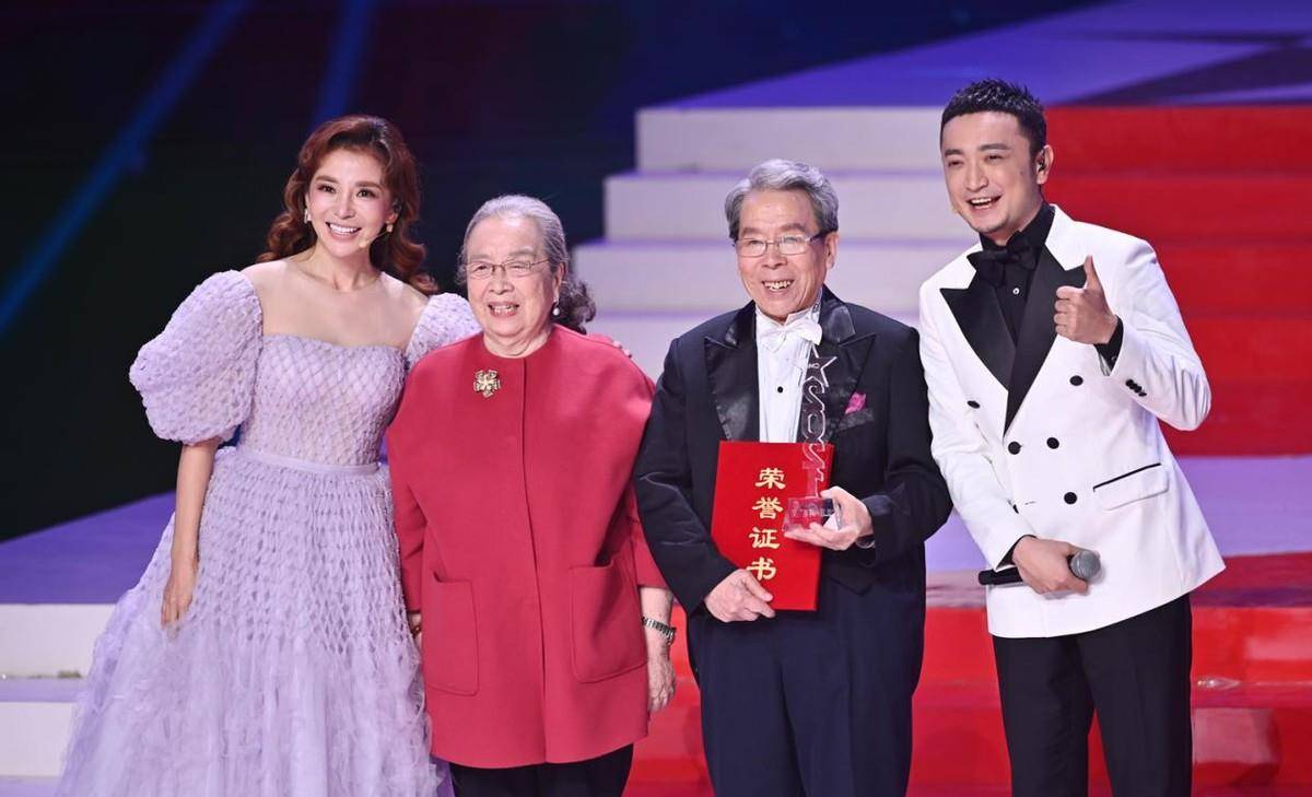 总决赛|《星光大道》为百姓“装台”百姓就把他装在心里