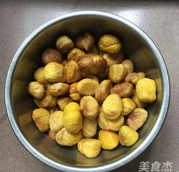 每日坚果适合老年人吃吗 1cf94bfee462497c99b5838693932f6d.jpeg