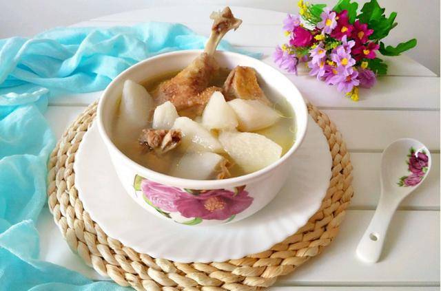 山药老鸭汤的家庭做法美味可口营养丰富