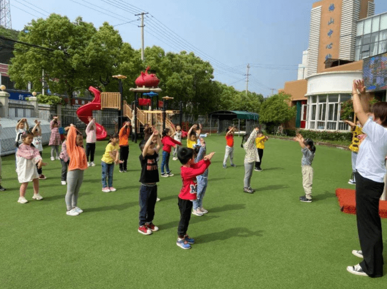 家长|低龄学生的怪现象，幼儿园里“光芒四射”，到了小学“泯然众人”