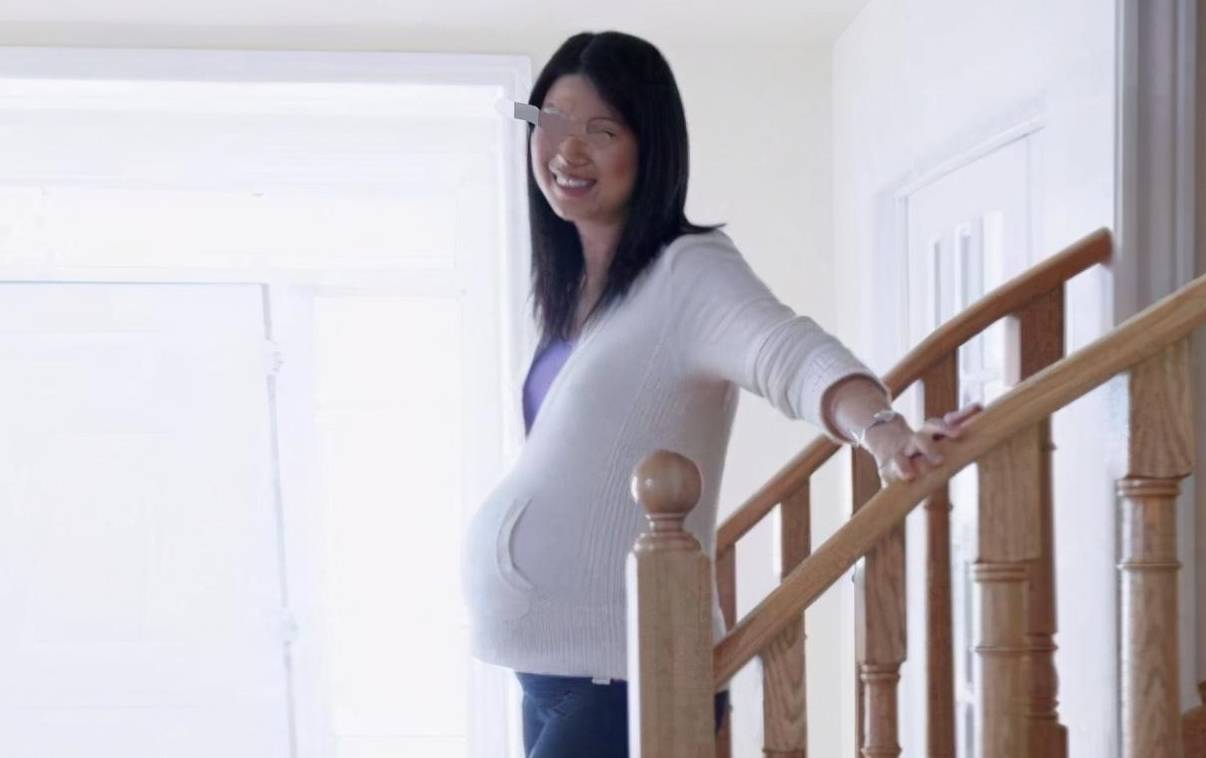 胎位|为了顺利顺产，孕妇每天爬楼梯上下，到了预产期后悔了