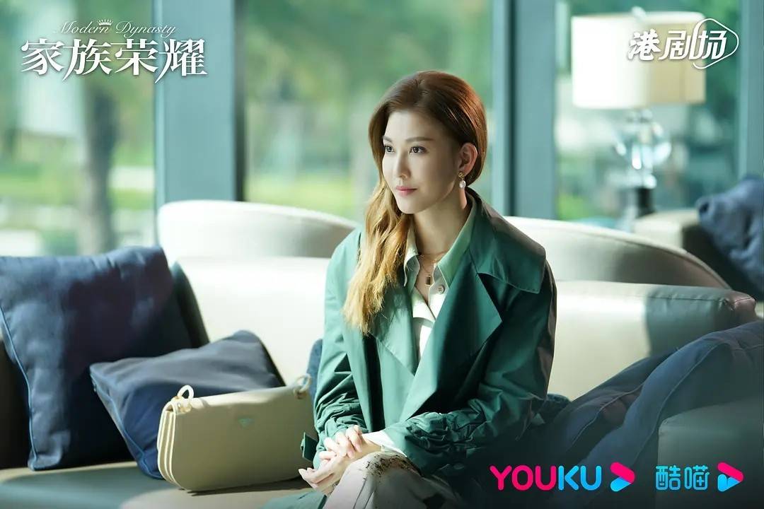 兄弟|狗血遍地、抓马十足：张智霖新剧，让我再次找到追港剧的快乐