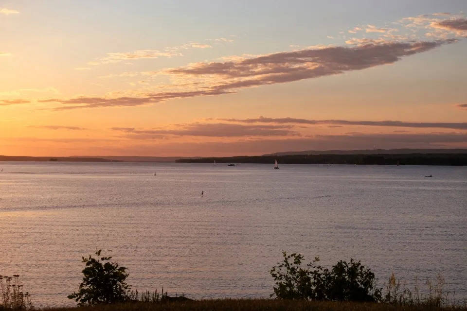 苹果三星卖手机不配充电器,工信部首次表态未否定-家电圈官网